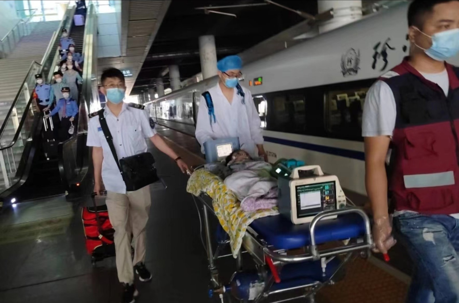 普格县高铁转运公司